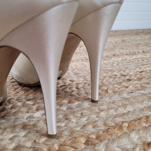 Valentino Ivory White Satin Lace Bow Platform Pump Open Toe Heels 41 - Picture 3 of 10